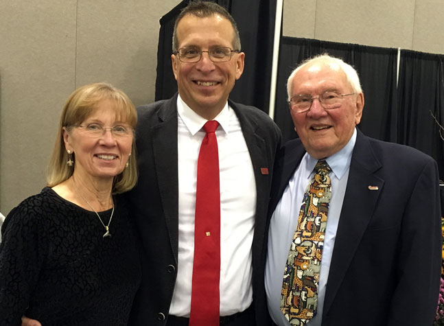 Easterday and Hyland Honored with WVMA President’s Award